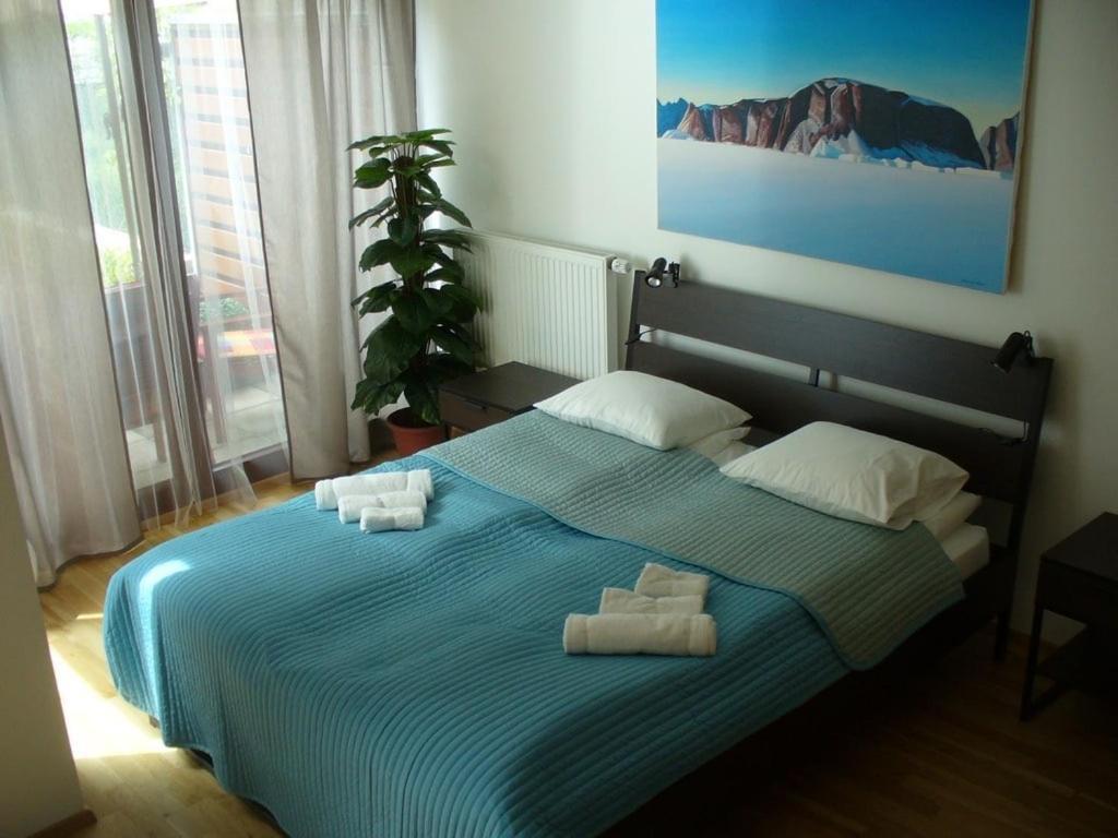 Garden Apartment With Garage In Central Praga Exterior foto