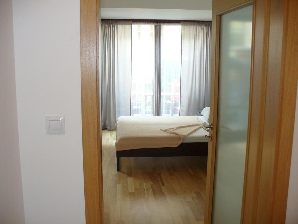 Garden Apartment With Garage In Central Praga Exterior foto